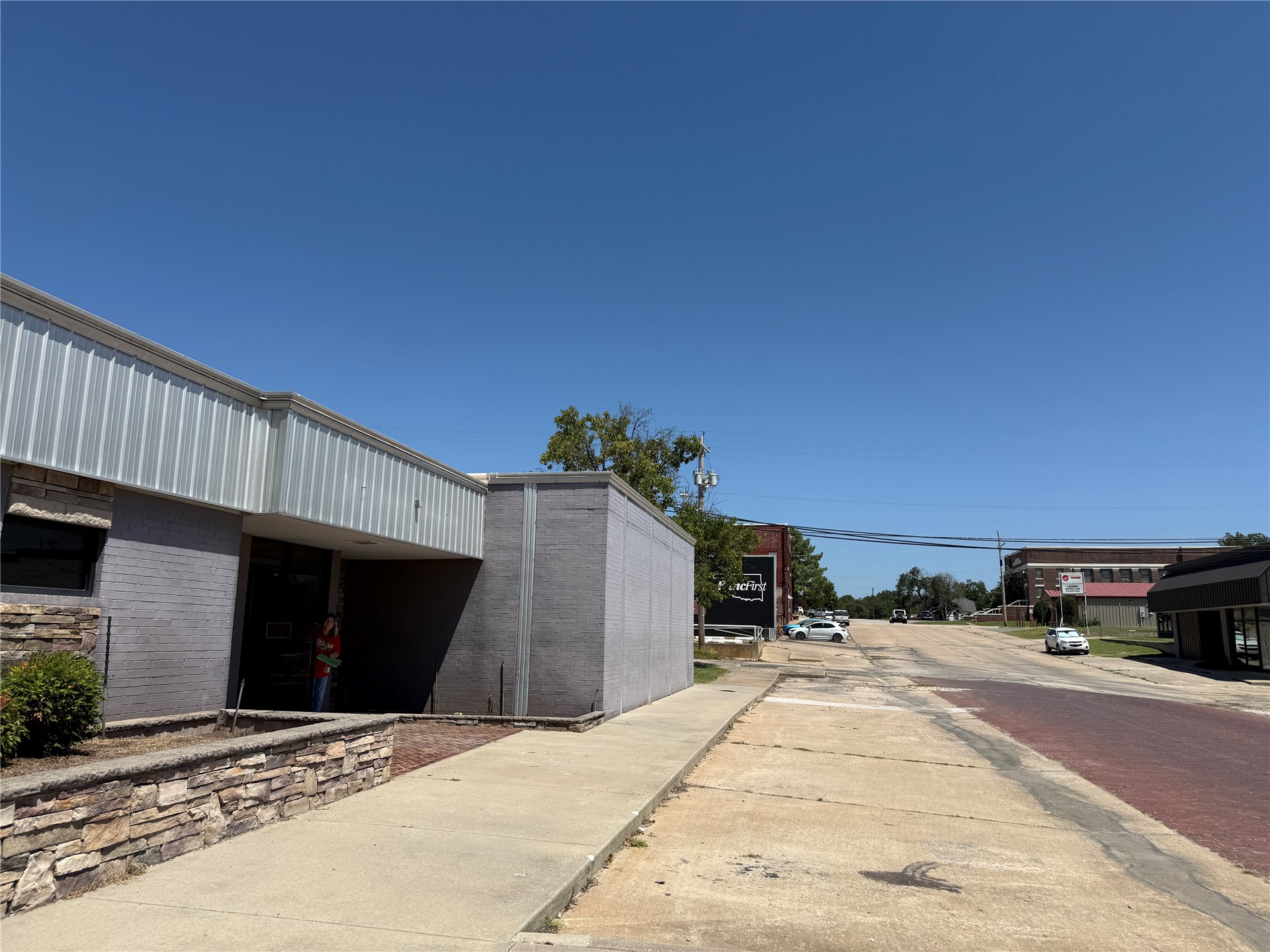 302 W Bdwy Okemah OK 74859