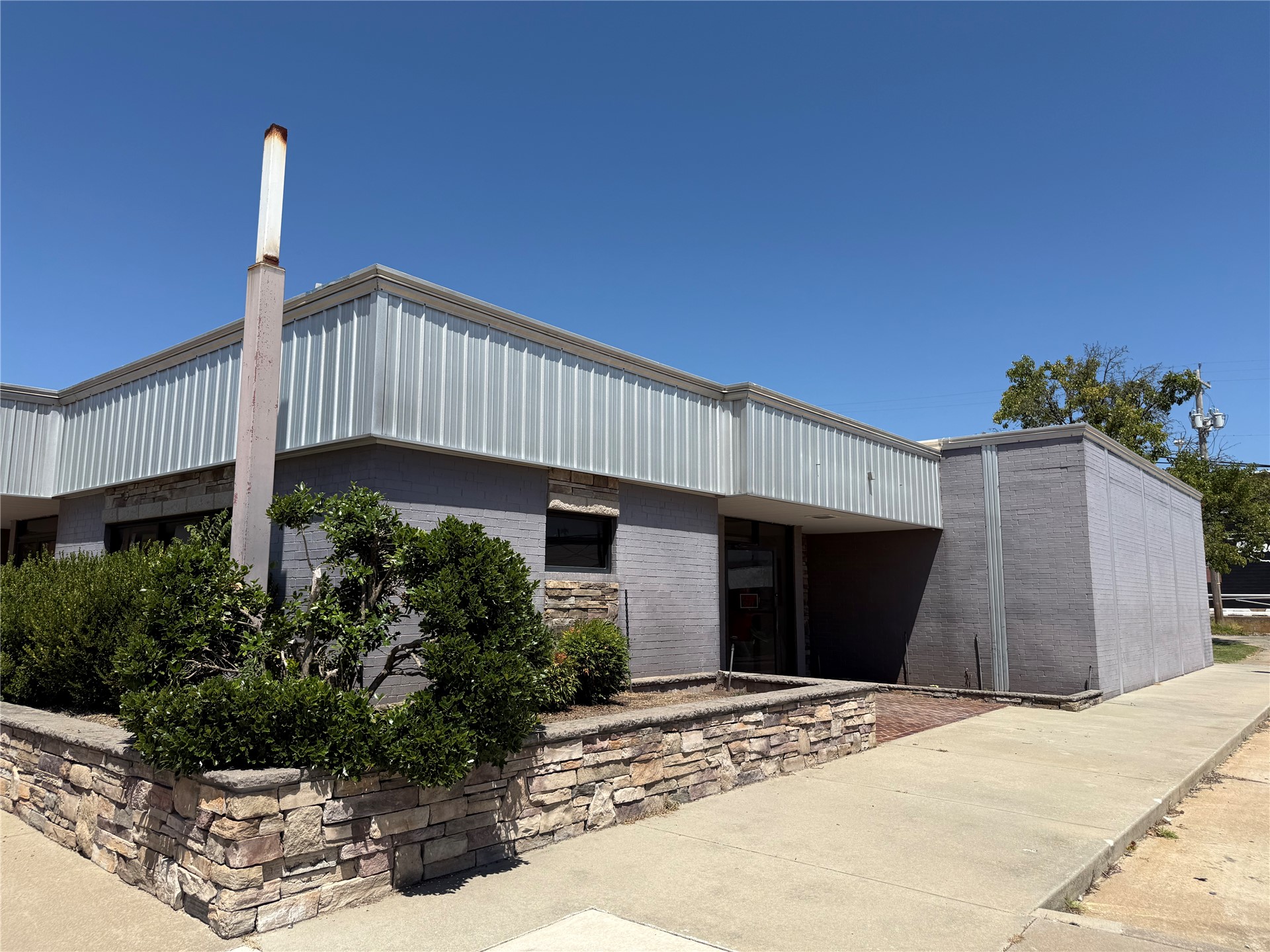 302 W Bdwy Okemah OK 74859