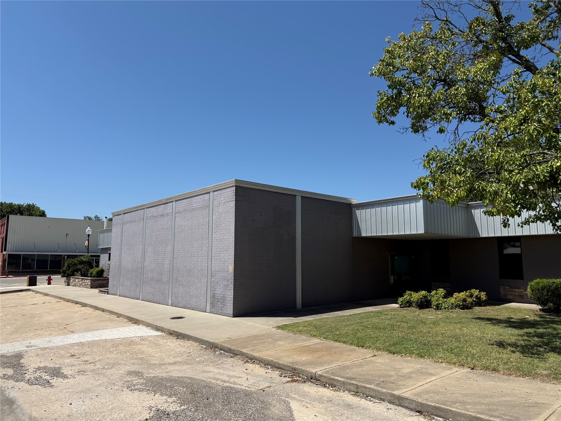 302 W Bdwy Okemah OK 74859