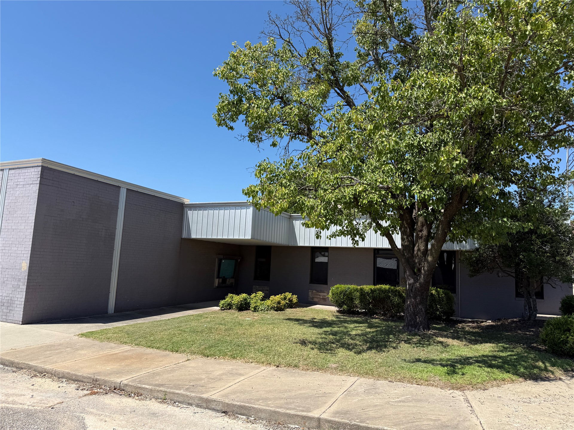 302 W Bdwy Okemah OK 74859