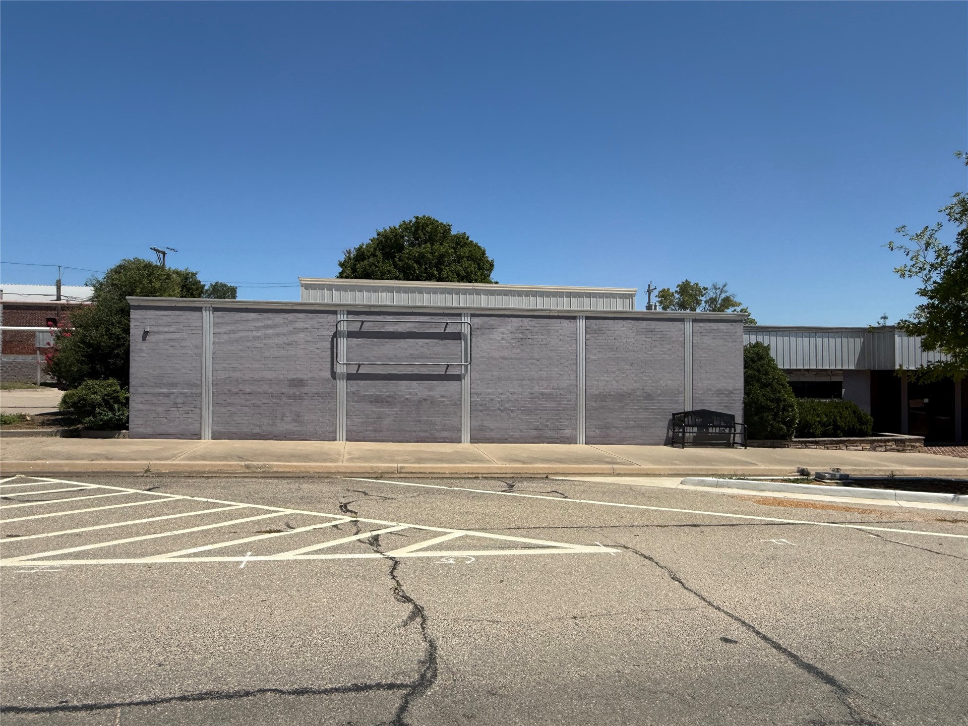 302 W Bdwy Okemah OK 74859