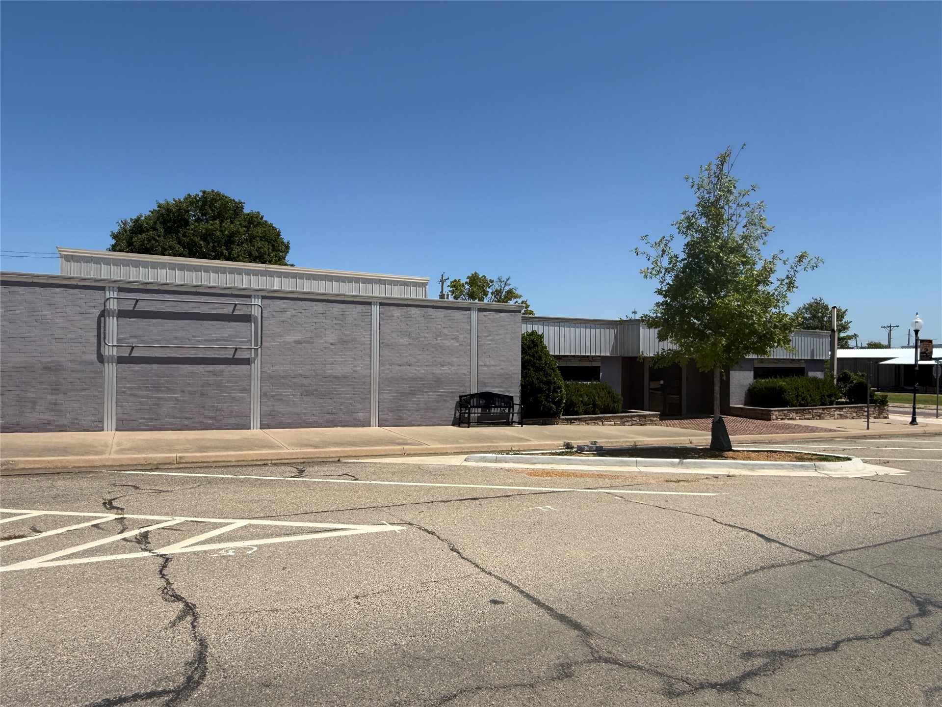 302 W Bdwy Okemah OK 74859