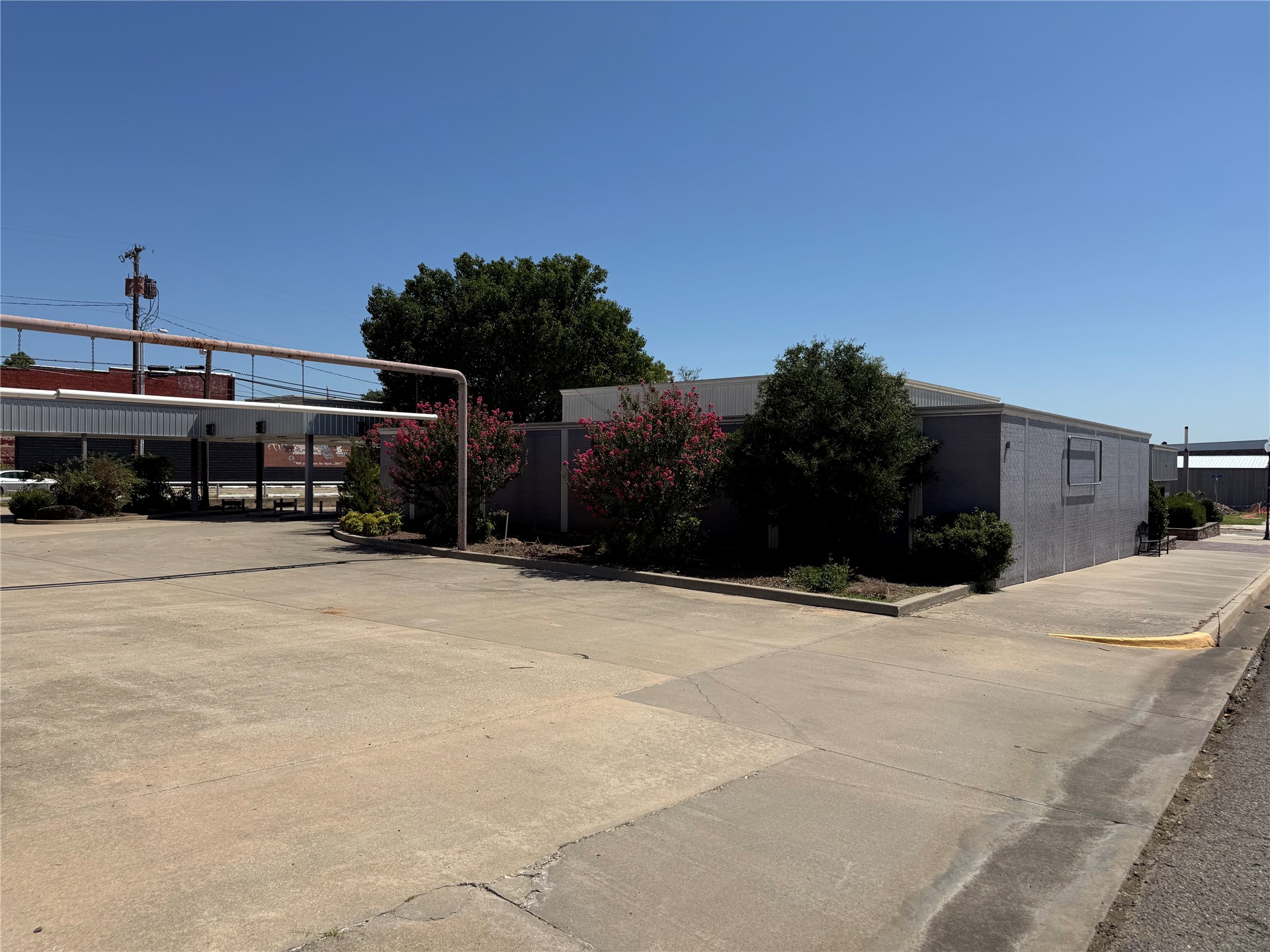 302 W Bdwy Okemah OK 74859