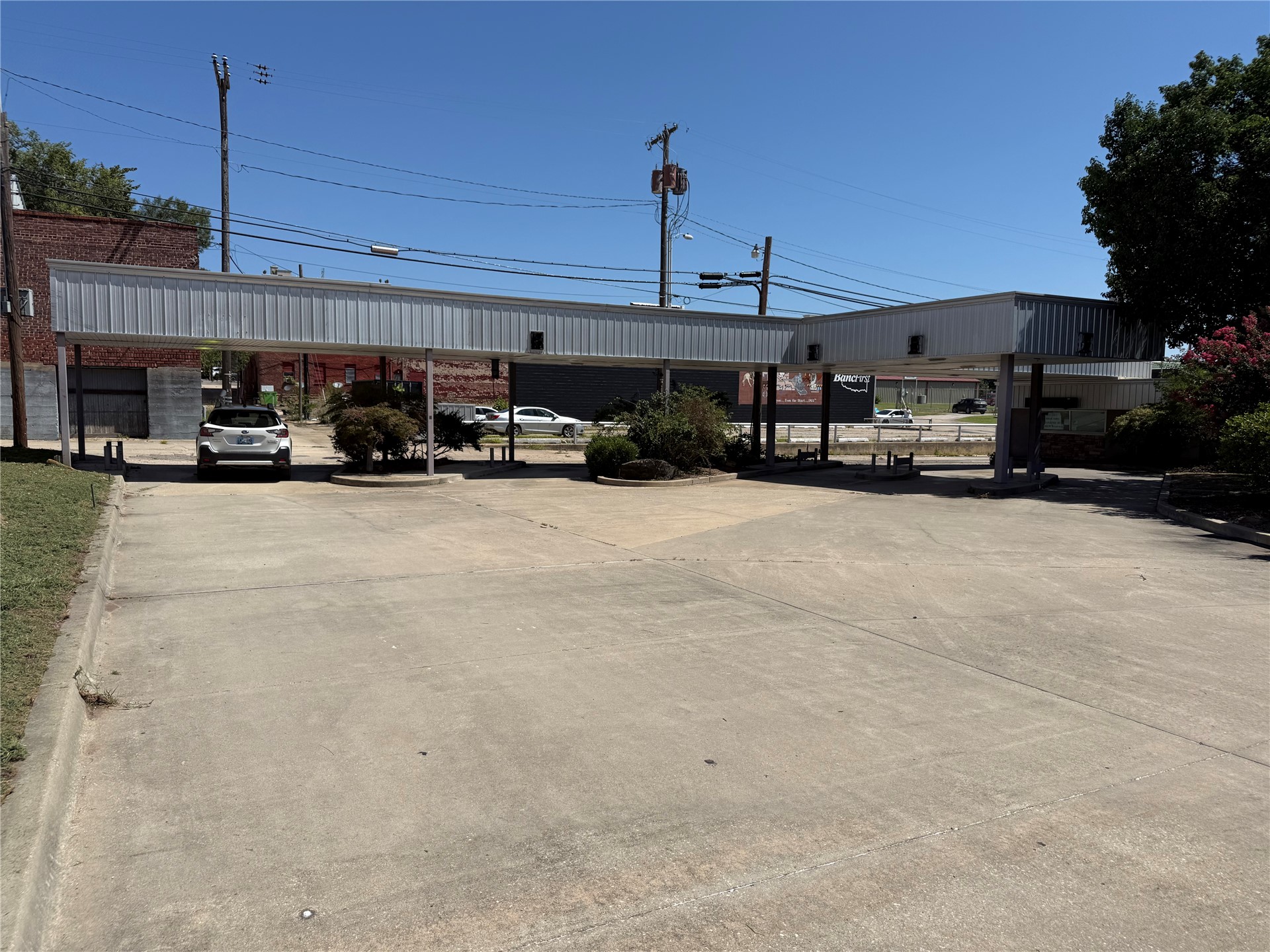 302 W Bdwy Okemah OK 74859