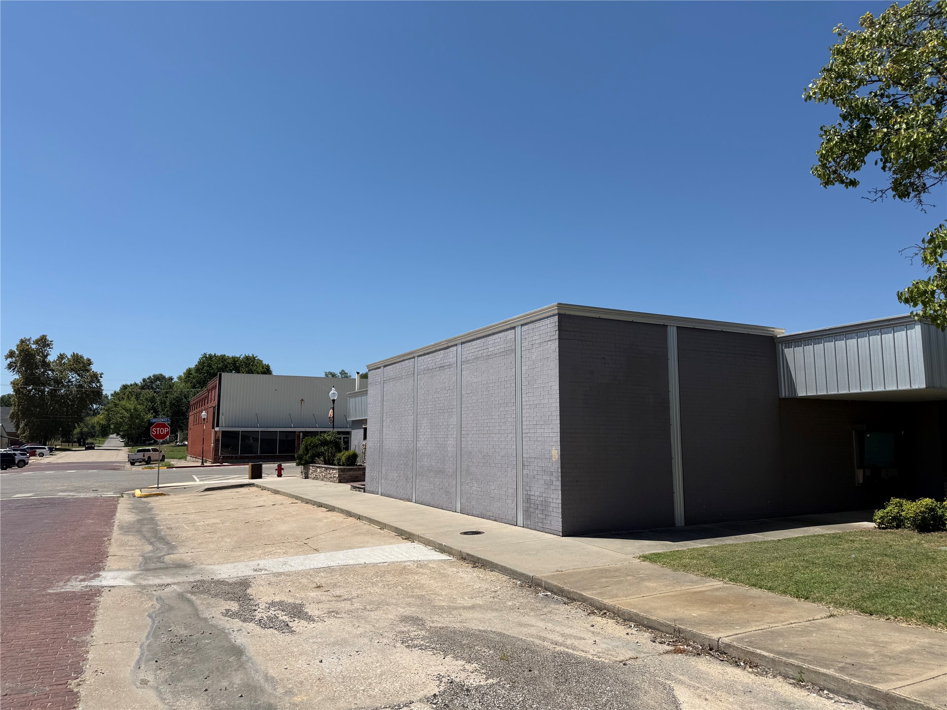 302 W Bdwy Okemah OK 74859