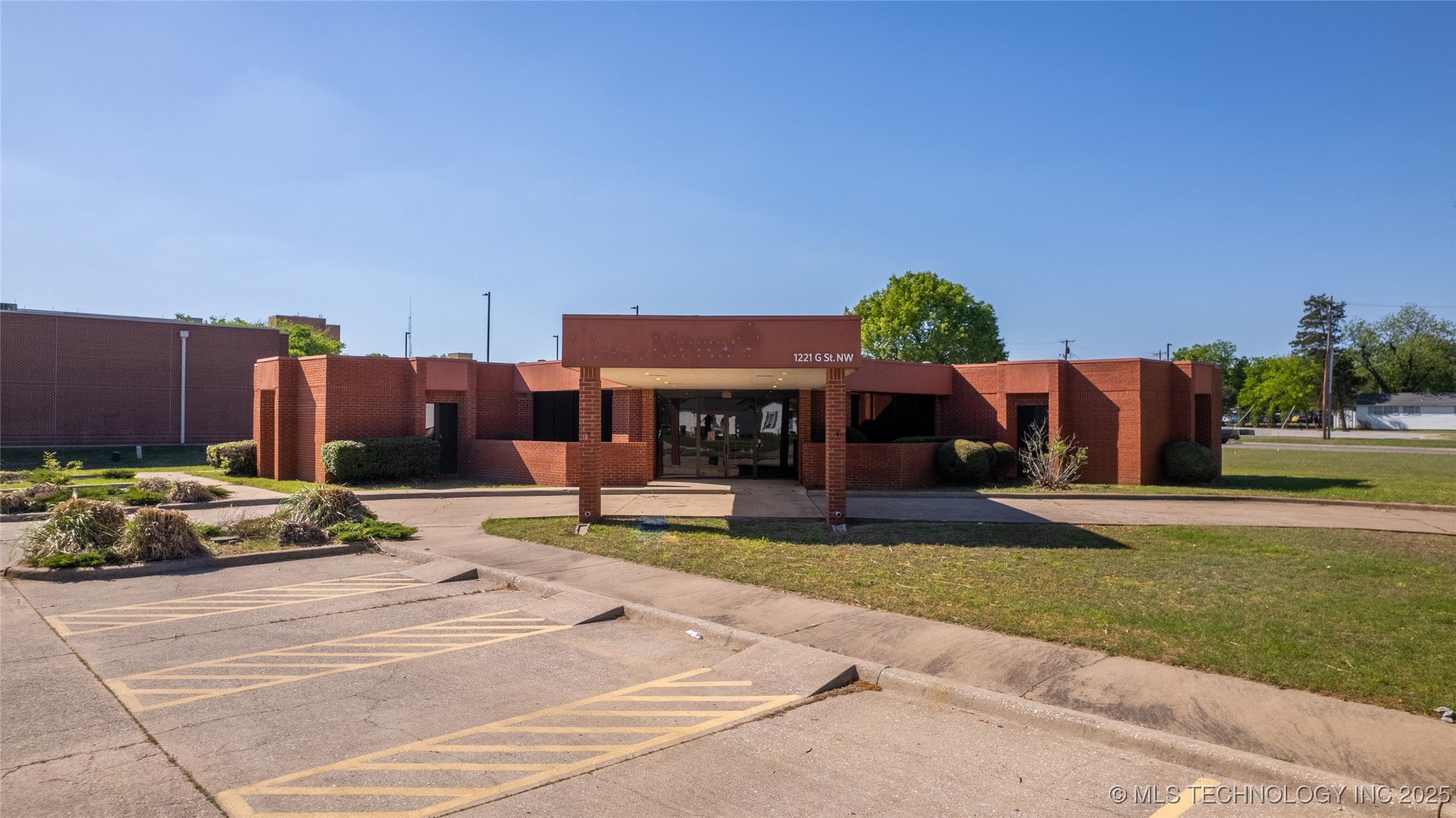 1221 G Street NW Ardmore OK 73401