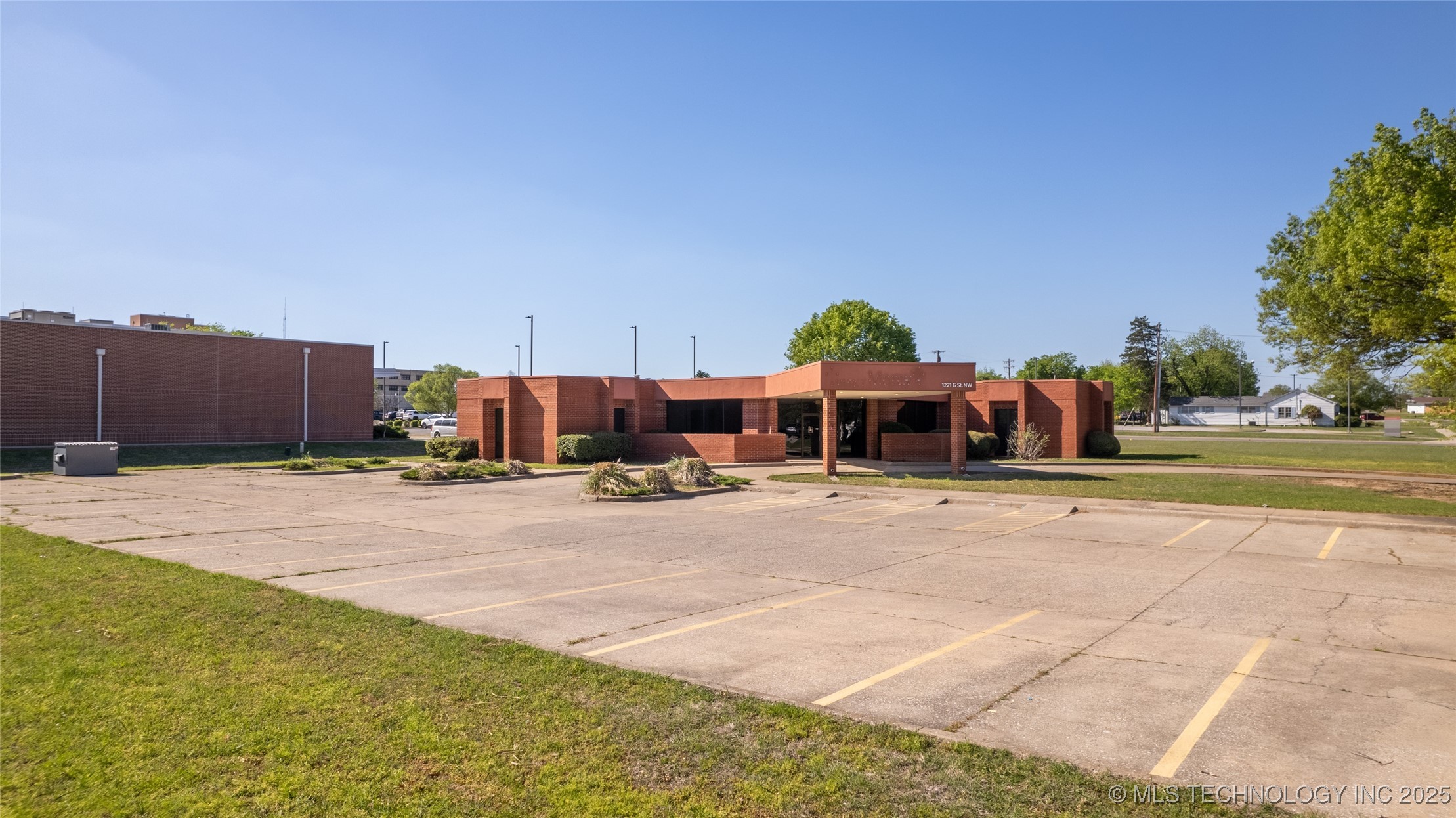 1221 G Street NW Ardmore OK 73401