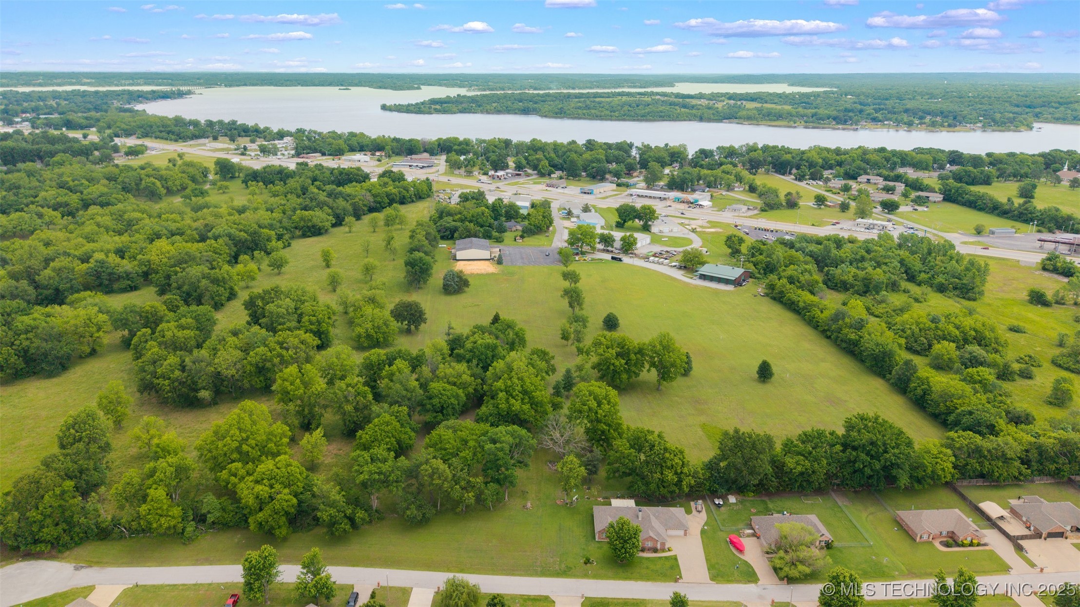602 W 39th Street Grove OK 74344