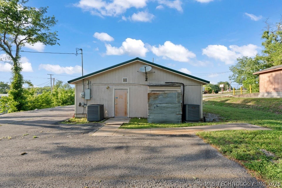 310 E 3rd Street Grove OK 74344