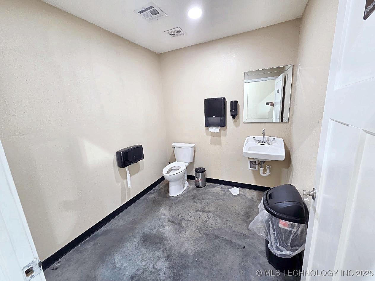 301 N F Street Yale OK 74085