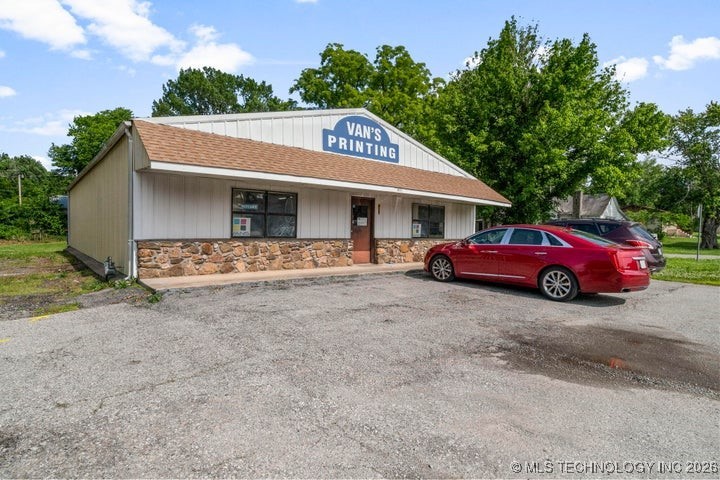423 S Hazel Street Grove OK 74344