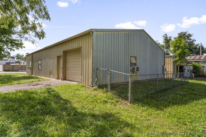 423 S Hazel Street Grove OK 74344