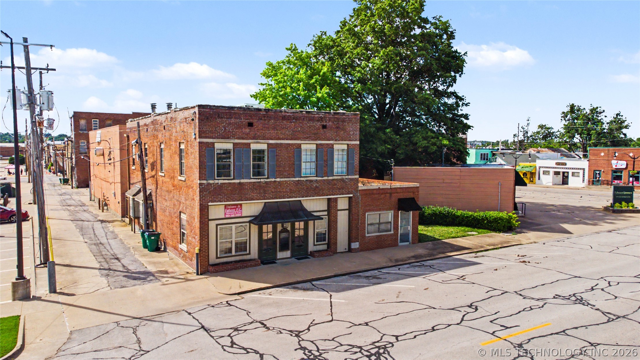 121 S Muskogee Avenue Claremore OK 74017