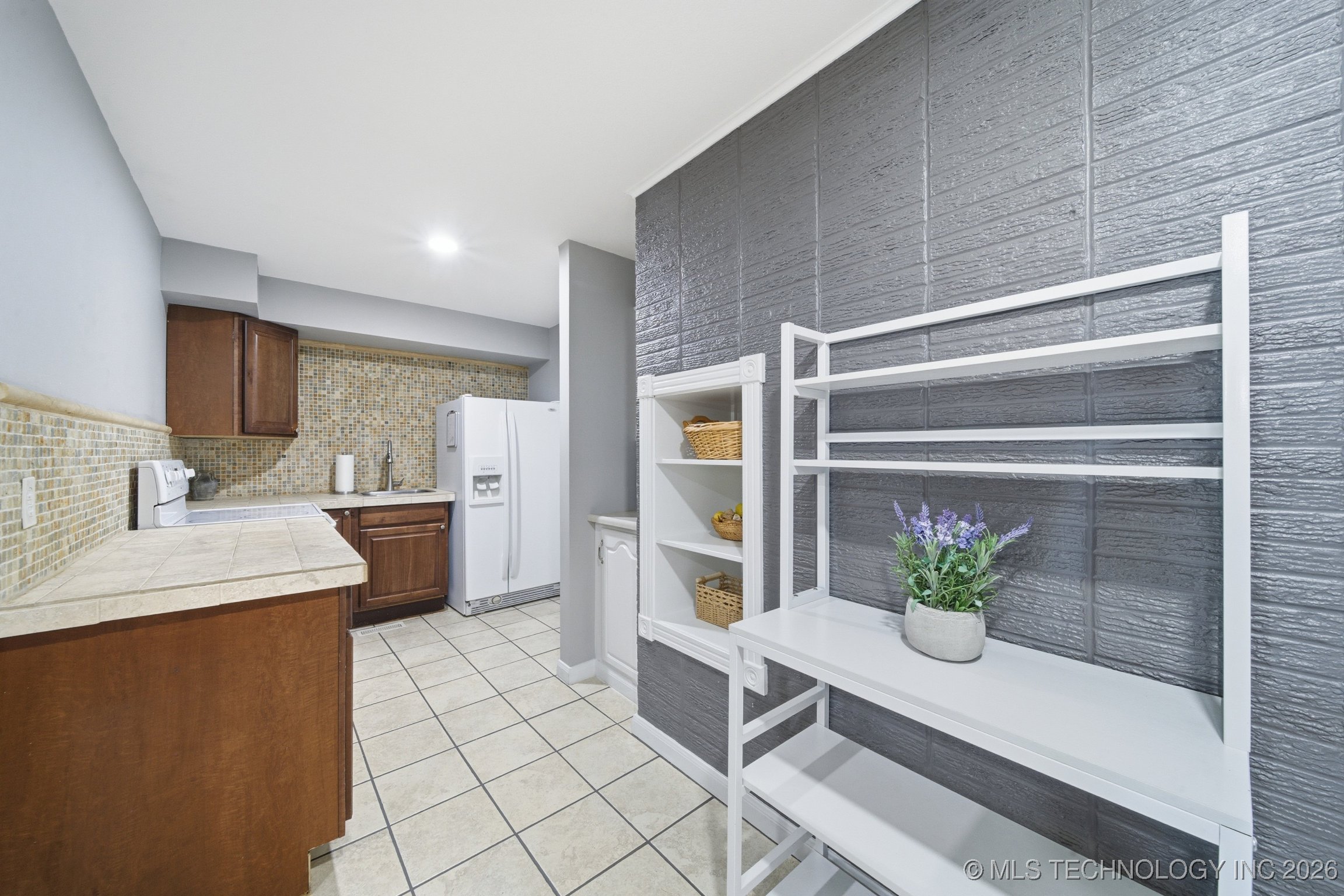 1718 W Broadway Street Collinsville OK 74021