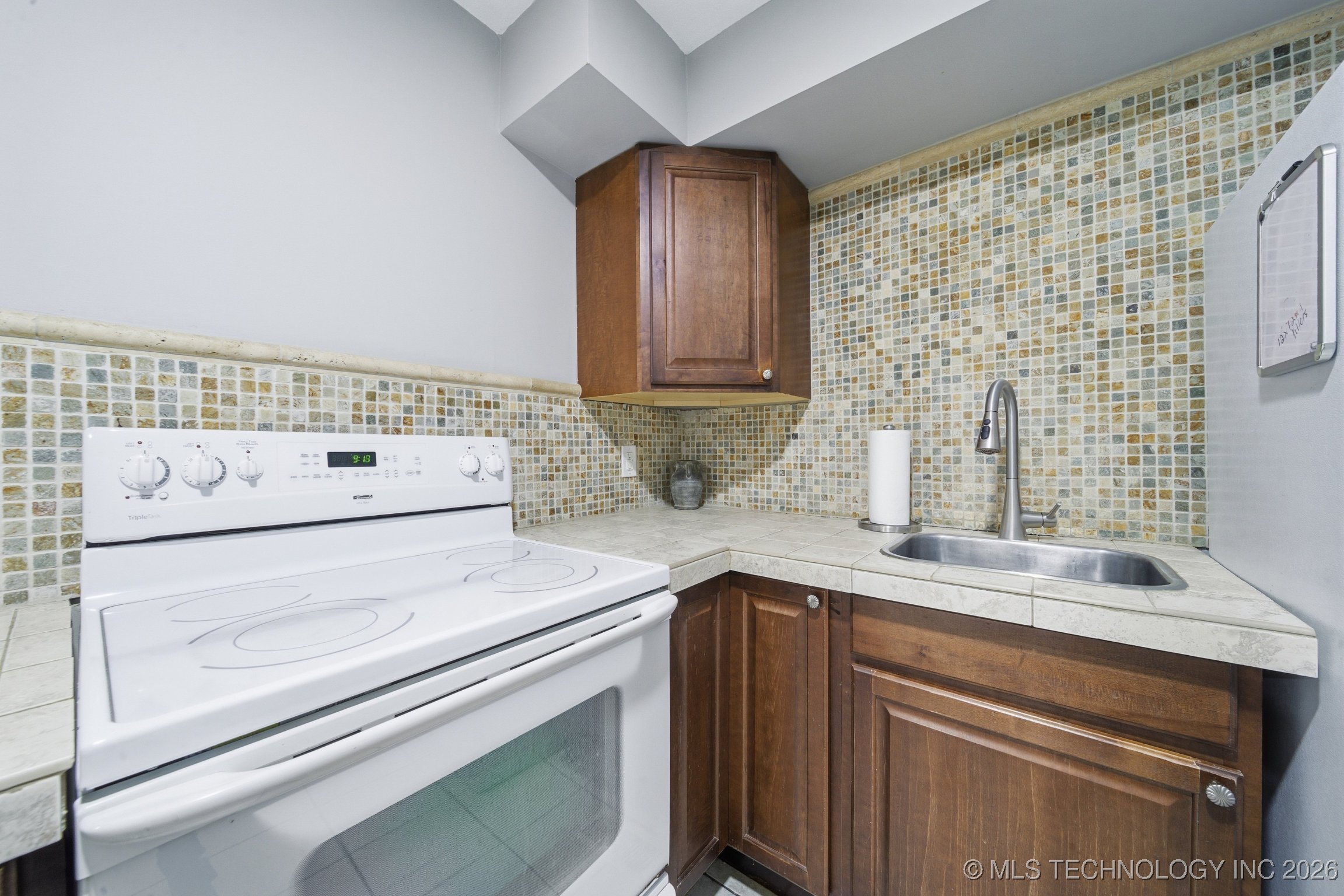 1718 W Broadway Street Collinsville OK 74021