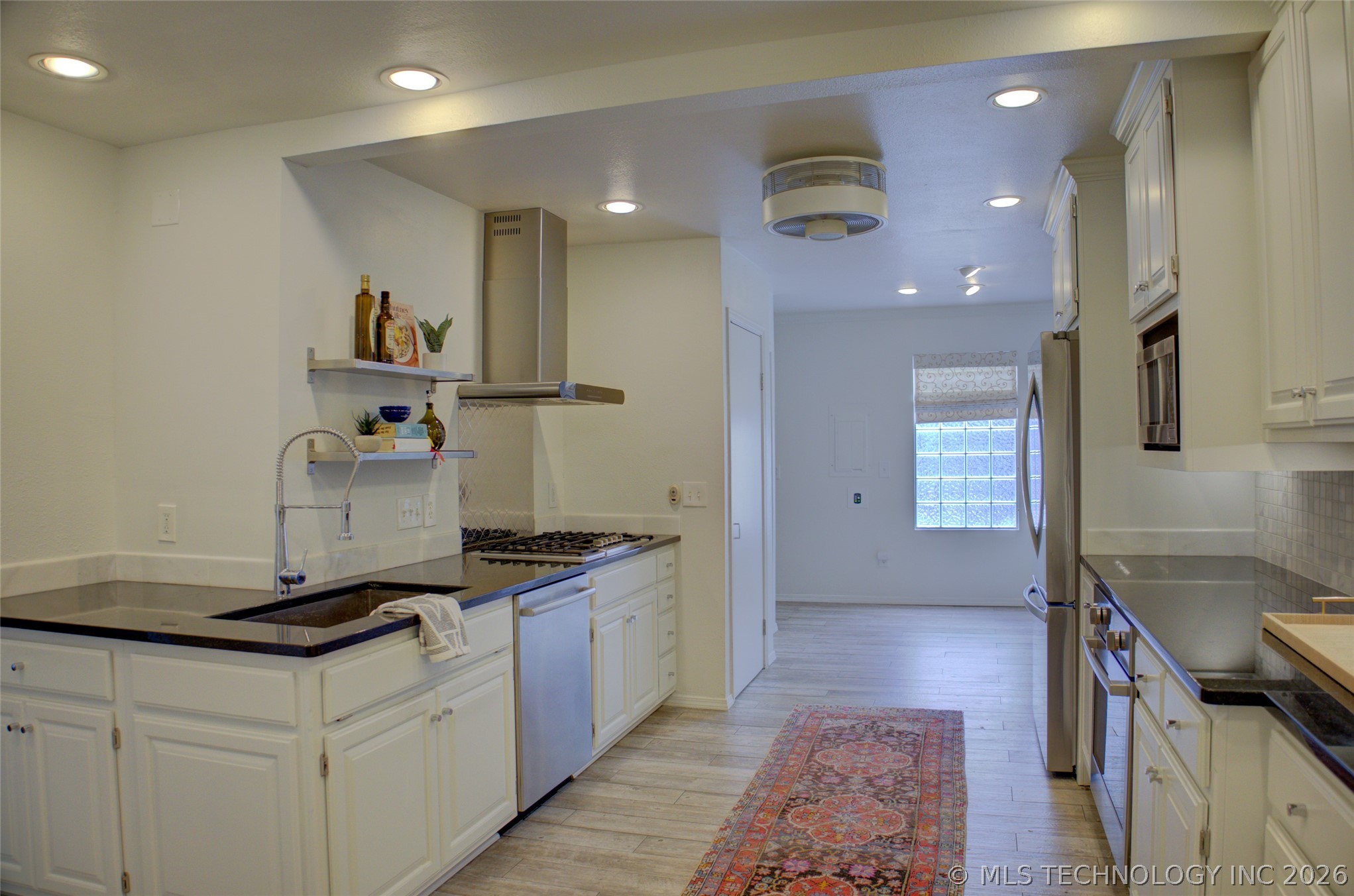 2411 E 72nd Place Tulsa OK 74136