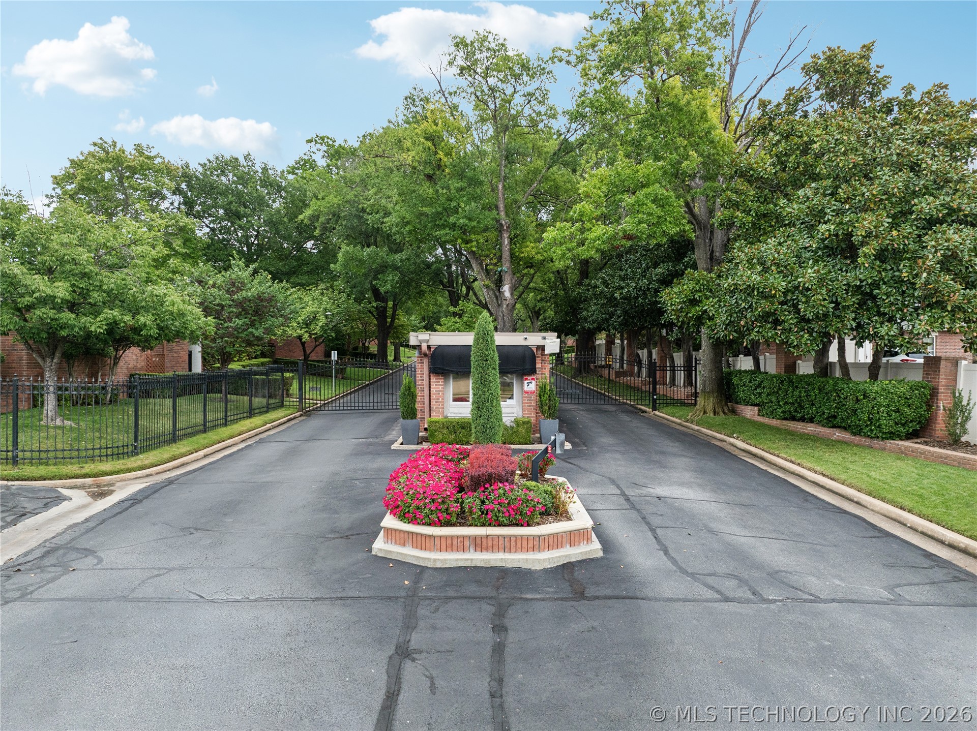 2411 E 72nd Place Tulsa OK 74136