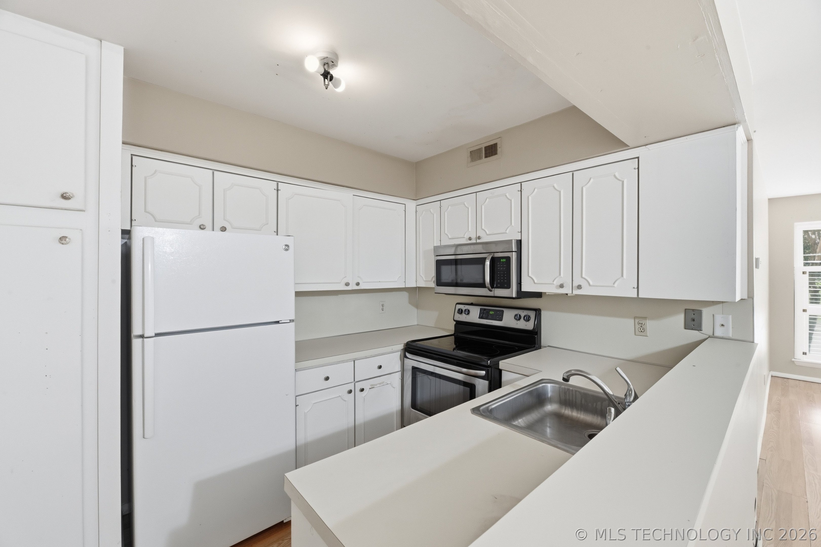 1733 S Cheyenne Avenue Tulsa OK 74119