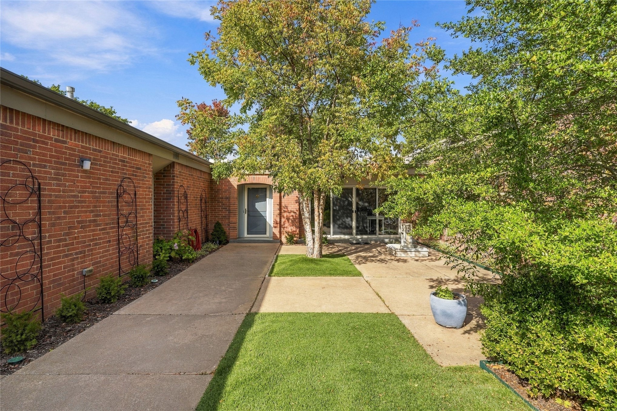 2426 E 72nd Street Tulsa OK 74136