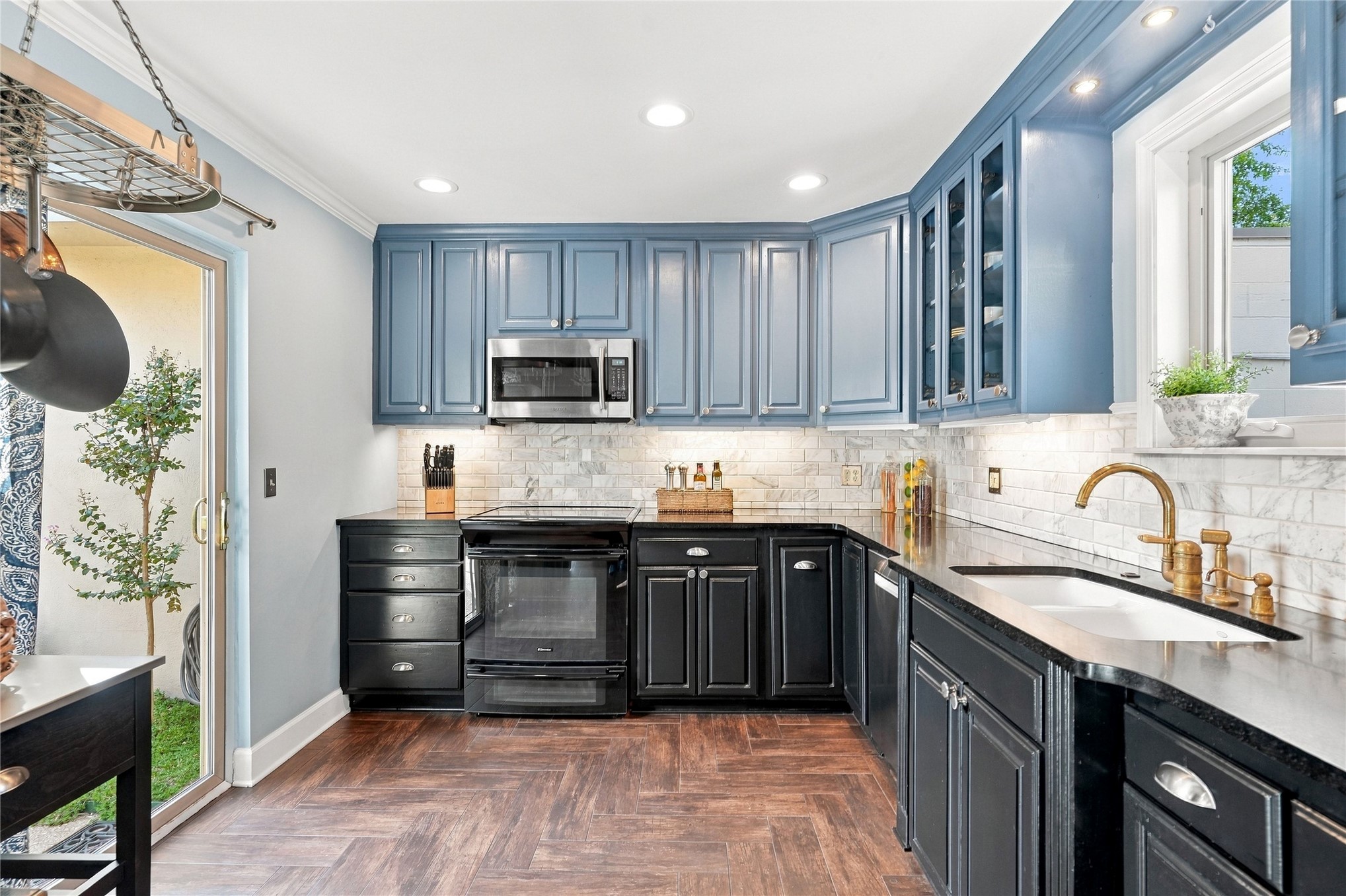 2426 E 72nd Street Tulsa OK 74136