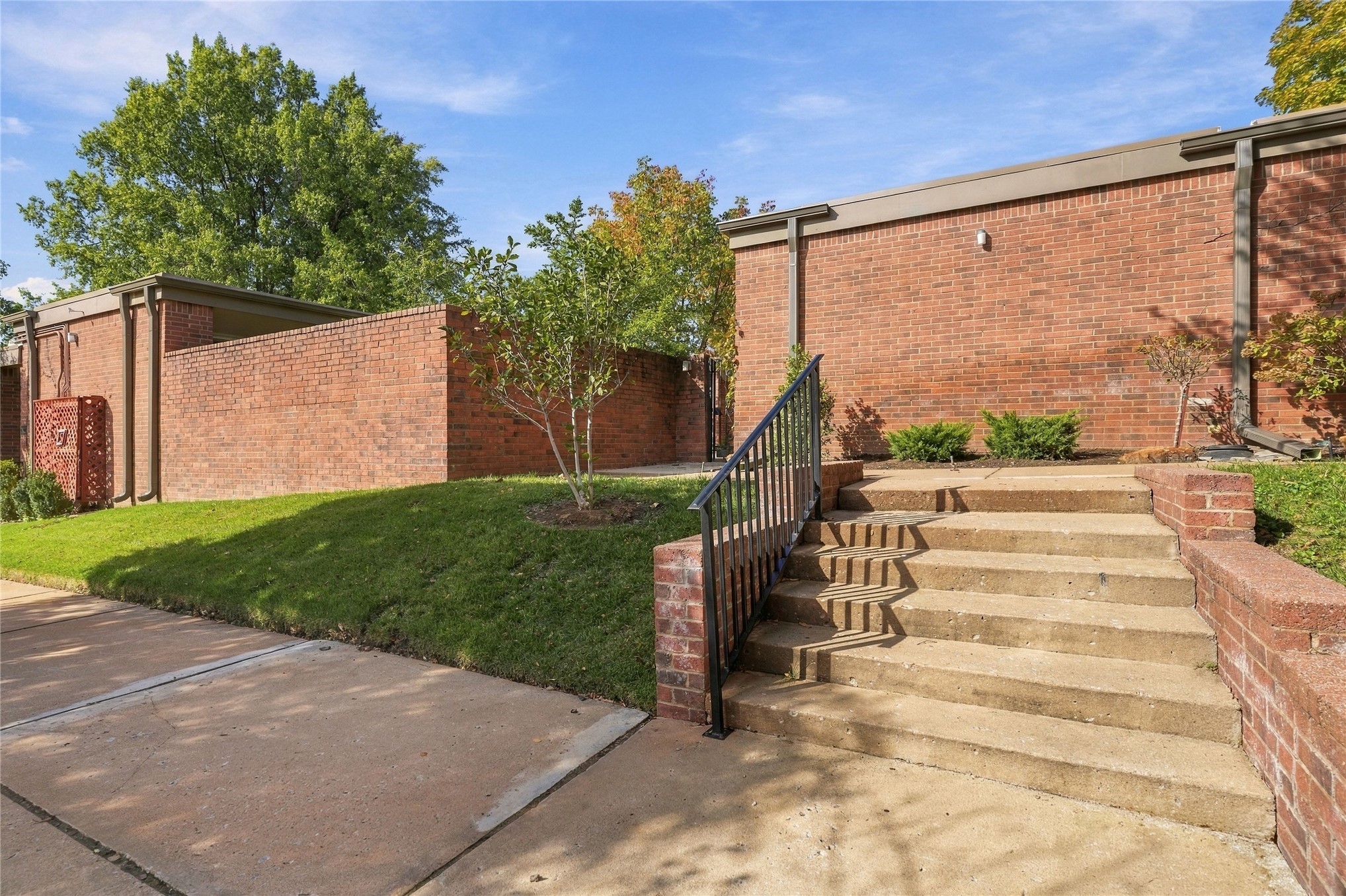 2426 E 72nd Street Tulsa OK 74136
