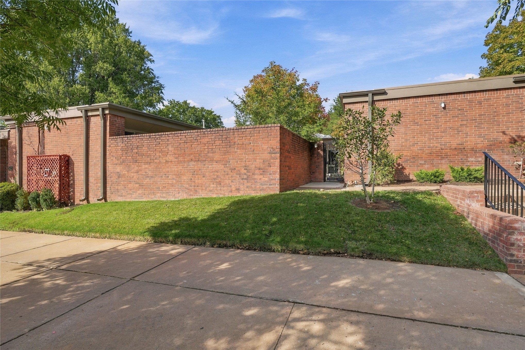 2426 E 72nd Street Tulsa OK 74136