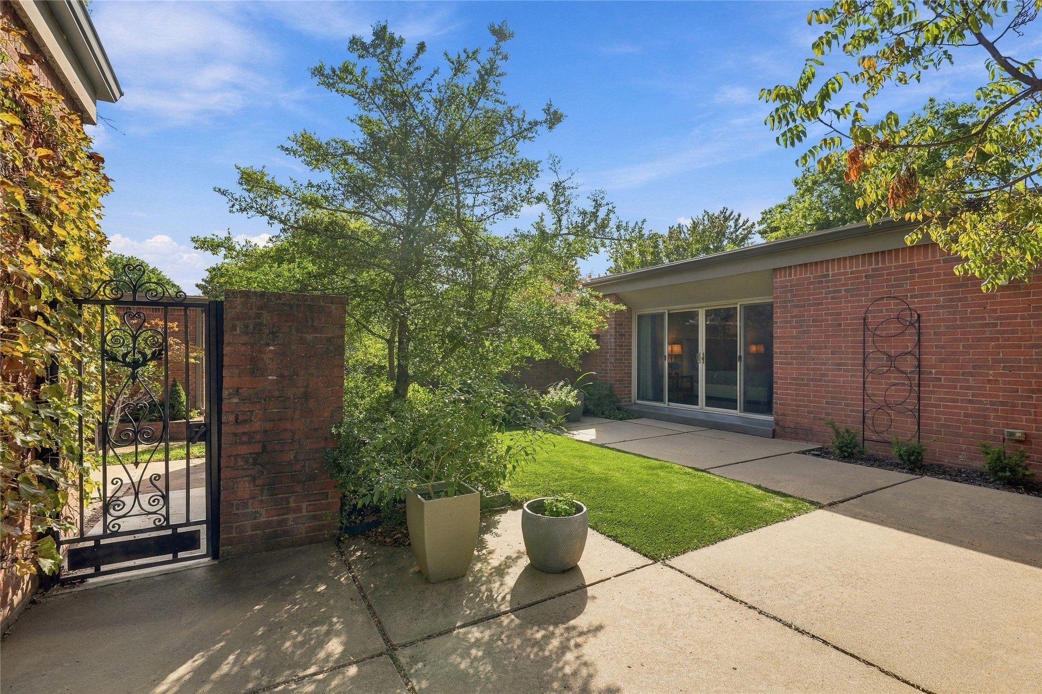 2426 E 72nd Street Tulsa OK 74136