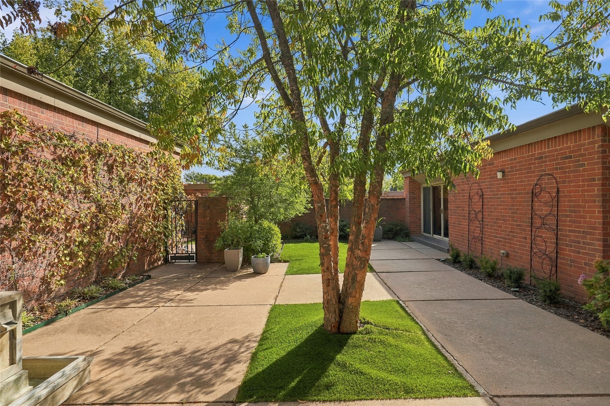 2426 E 72nd Street Tulsa OK 74136
