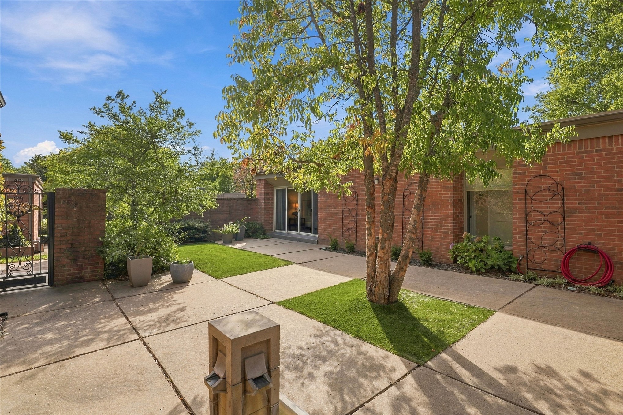 2426 E 72nd Street Tulsa OK 74136