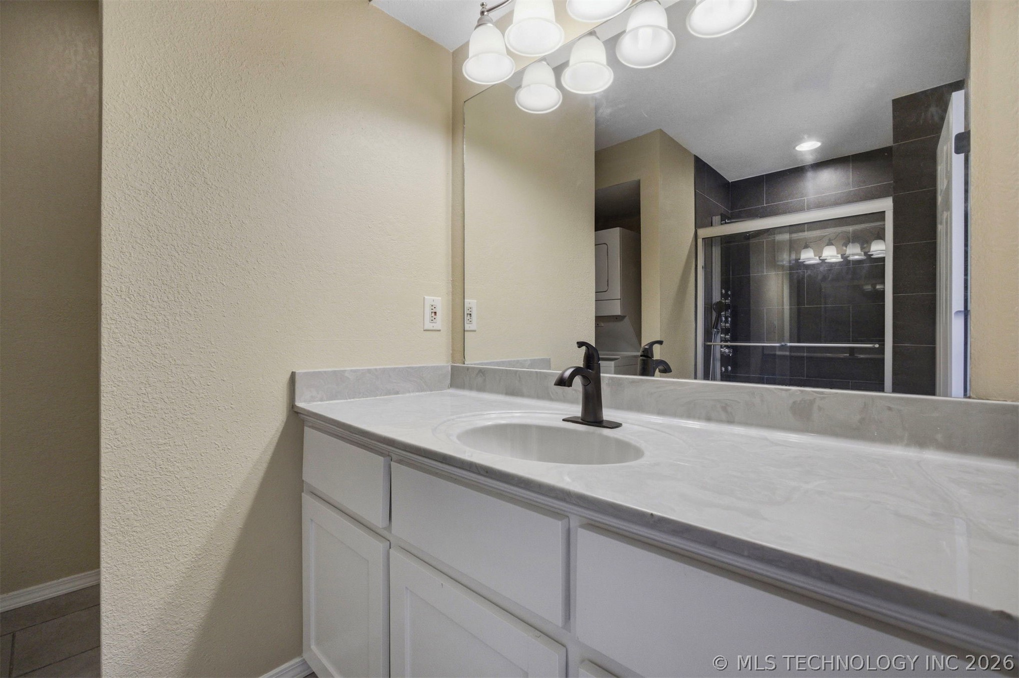 9006 E 60th Place Tulsa OK 74145