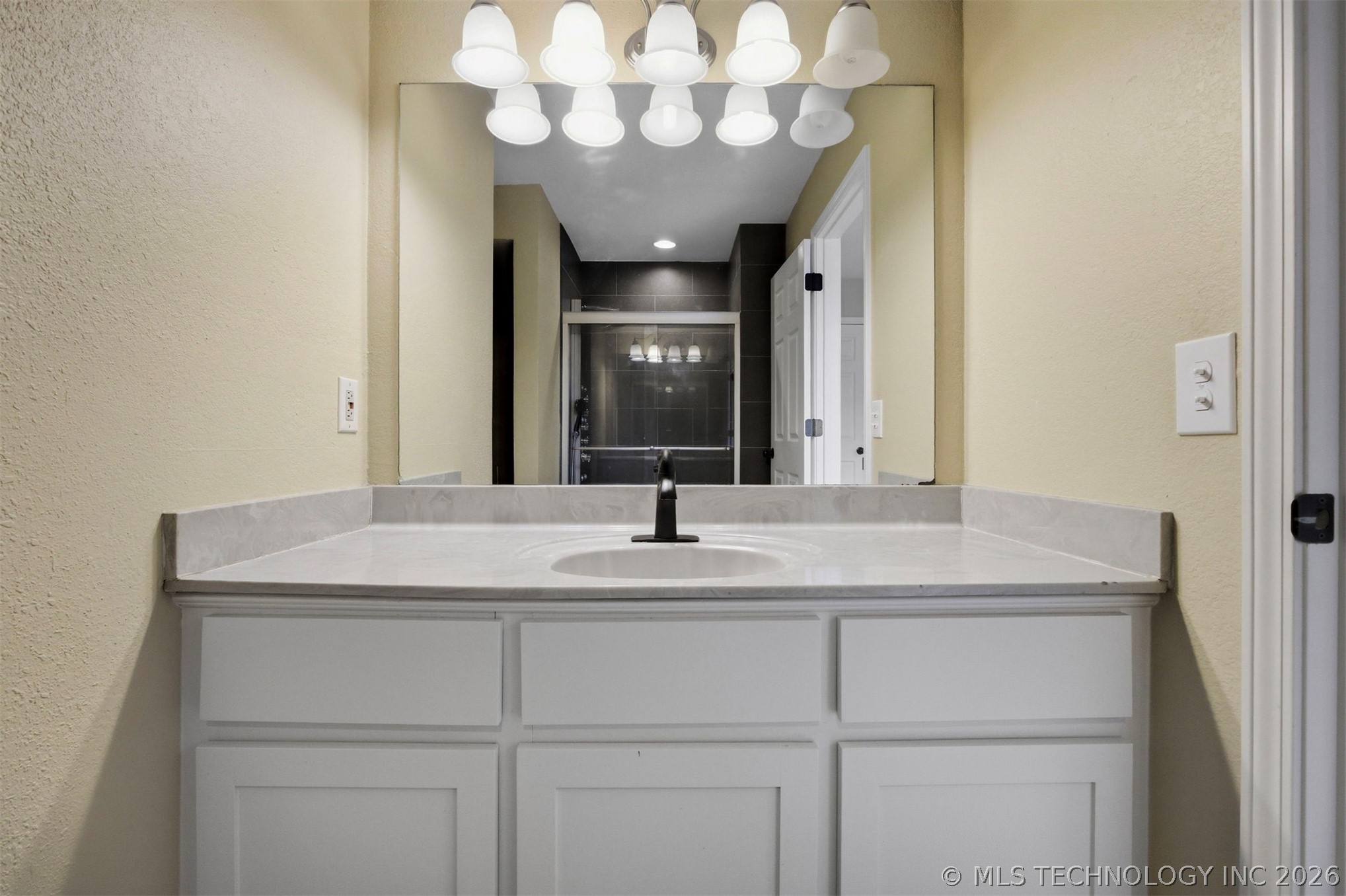 9006 E 60th Place Tulsa OK 74145