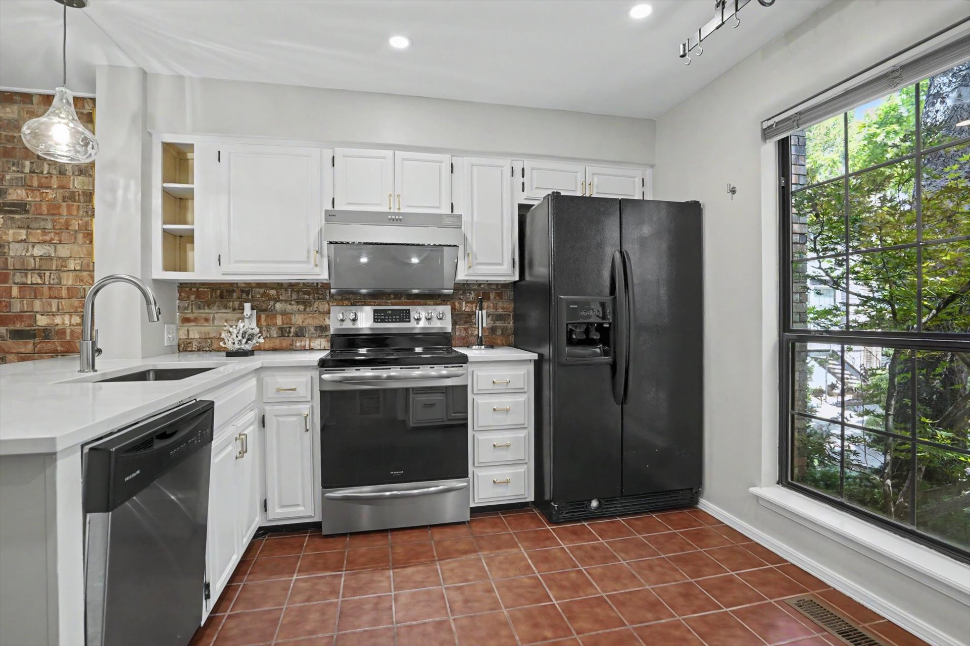 1736 S Cheyenne Avenue Tulsa OK 74119