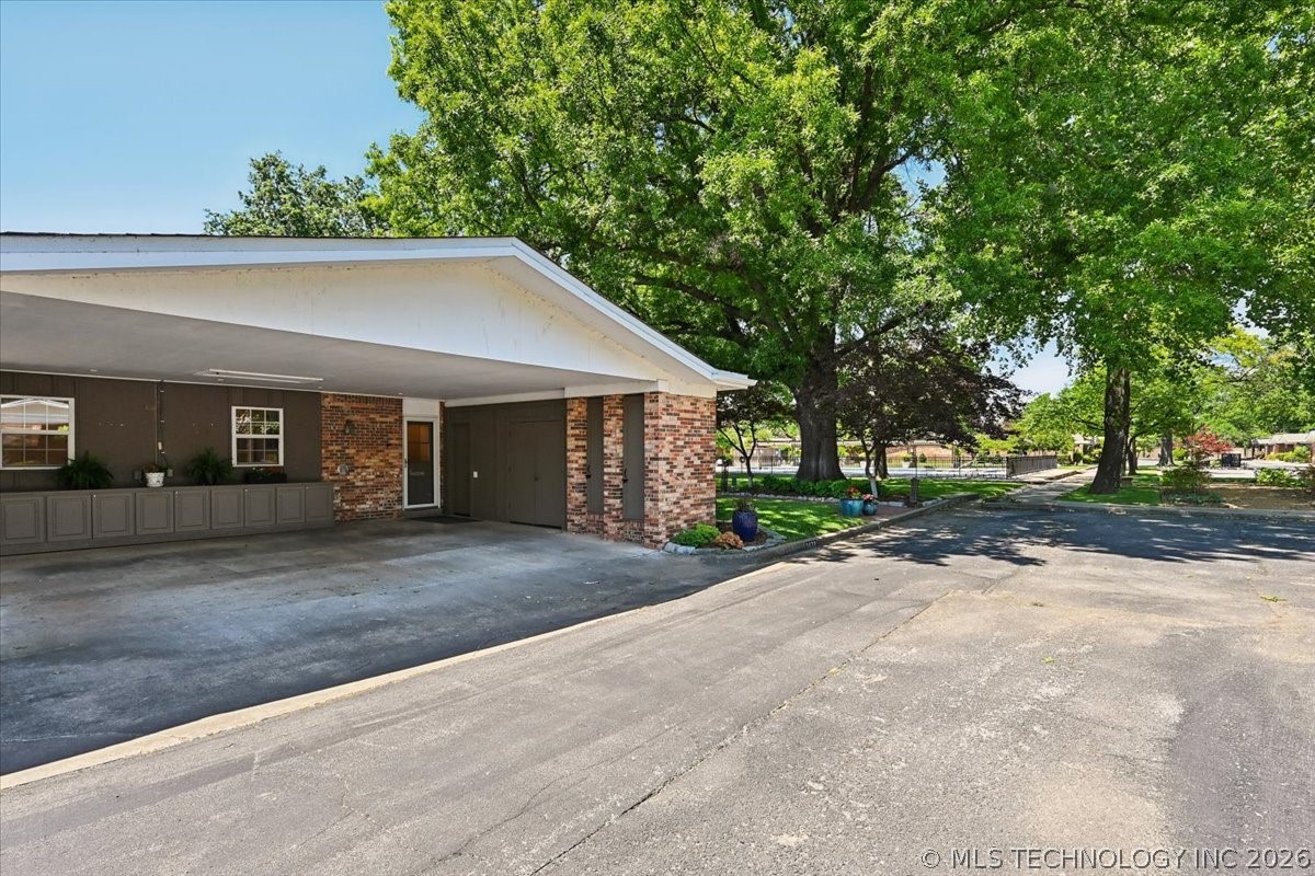 2132 E 59th Place S Tulsa OK 74105