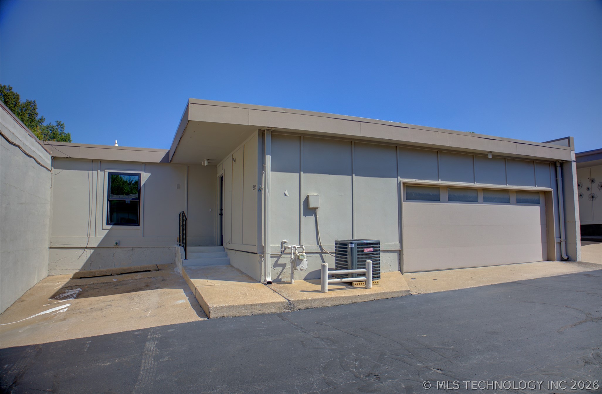 2427 E 72nd Street Tulsa OK 74136