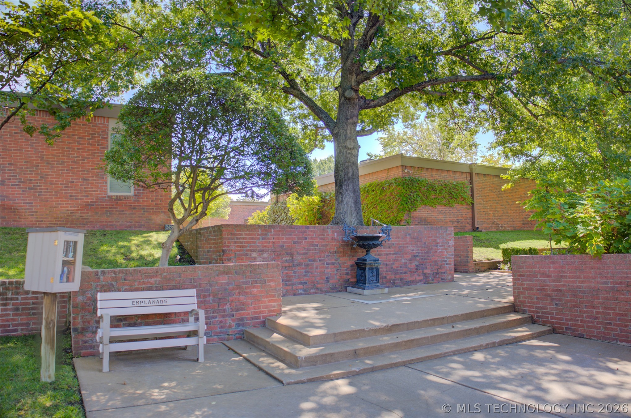 2427 E 72nd Street Tulsa OK 74136