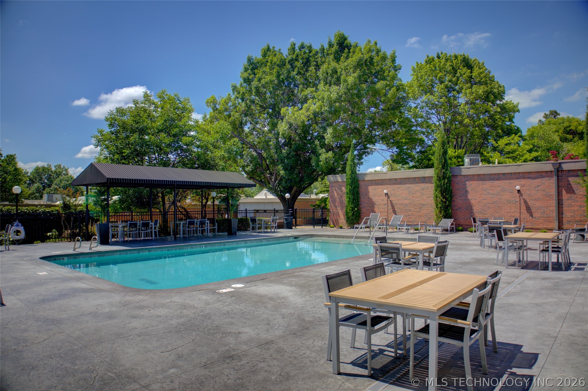 2427 E 72nd Street Tulsa OK 74136