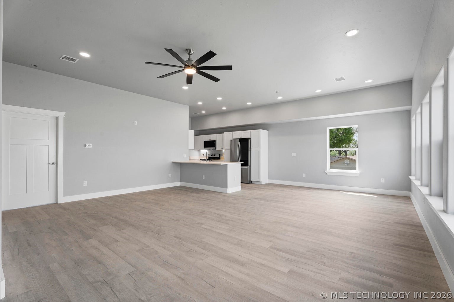 1664 Pin Oak Street Grove OK 74344