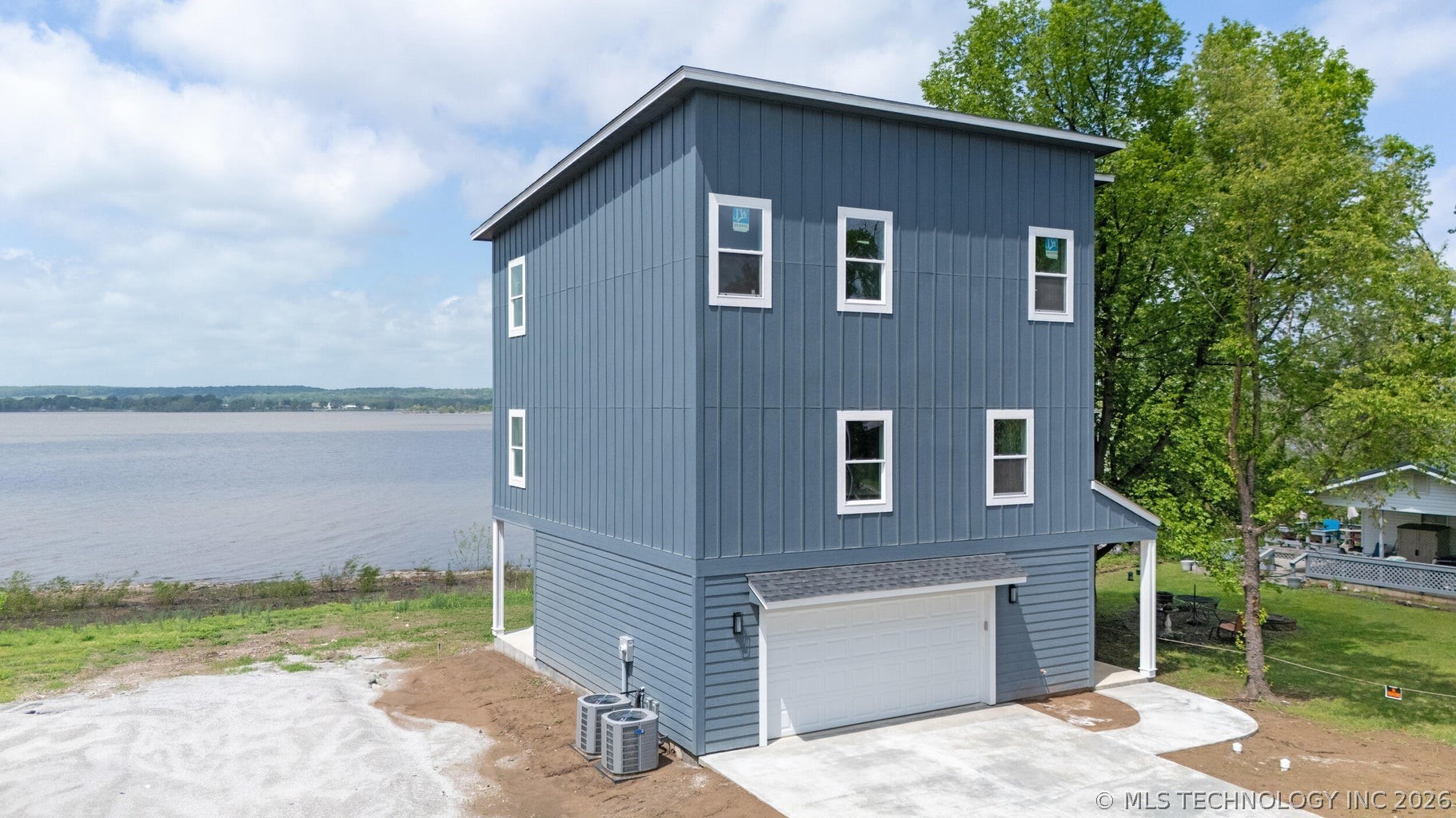 1664 Pin Oak Street Grove OK 74344