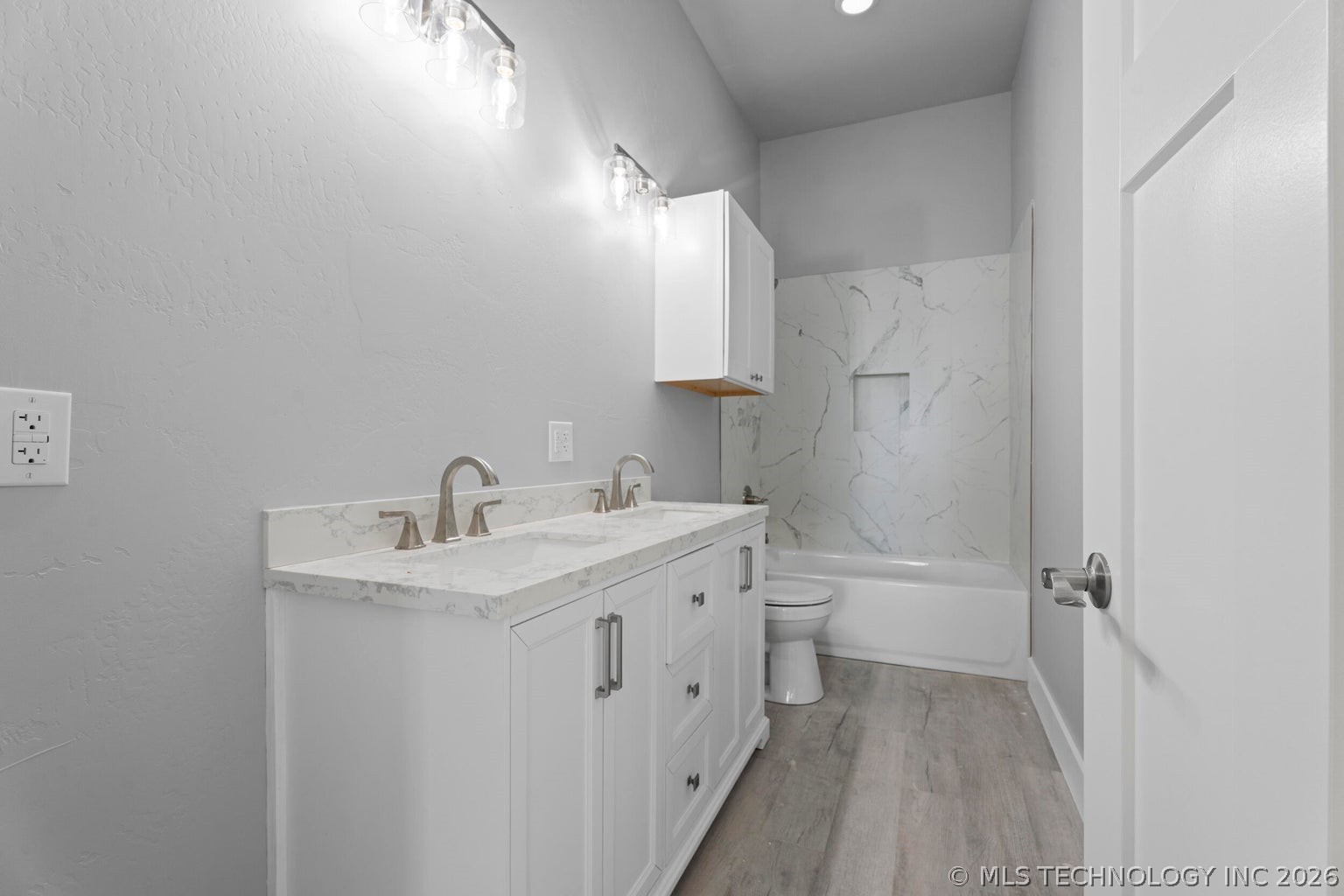 1664 Pin Oak Street Grove OK 74344