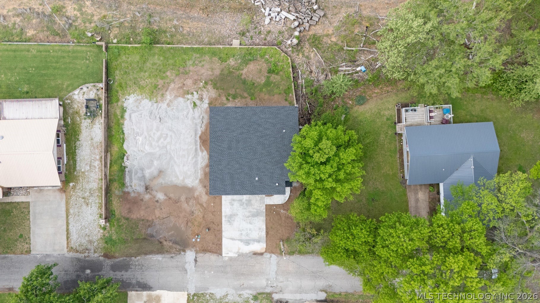 1664 Pin Oak Street Grove OK 74344