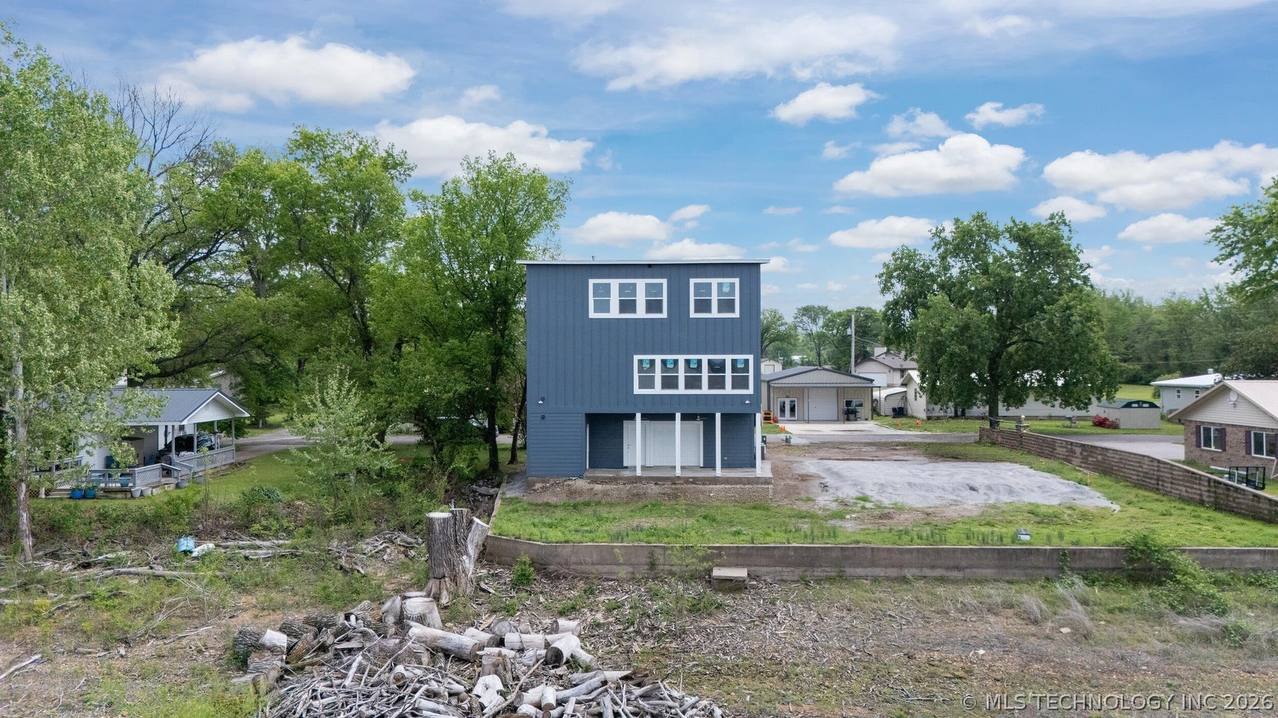 1664 Pin Oak Street Grove OK 74344