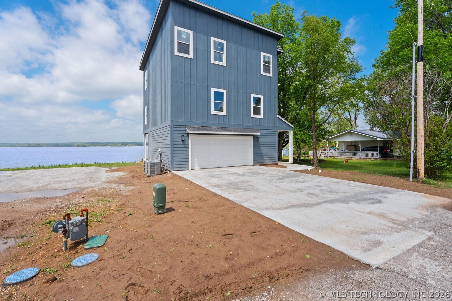 1664 Pin Oak Street Grove OK 74344