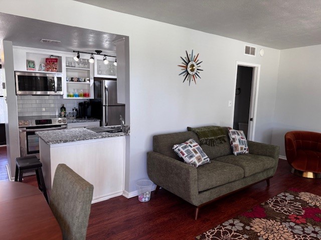 204 Falconhead Burneyville OK 73430