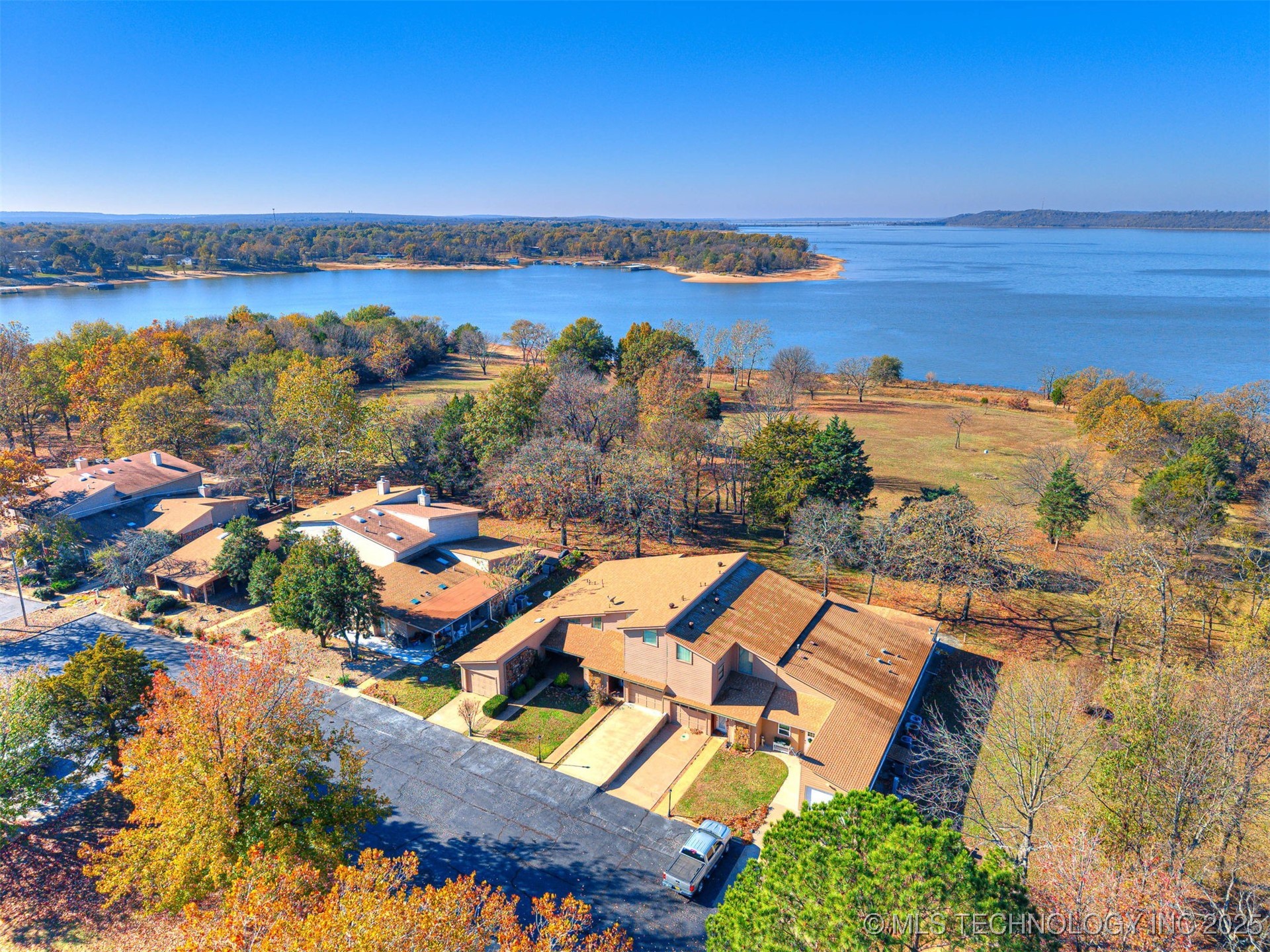 291 N Spinnaker Run Eufaula OK 74462