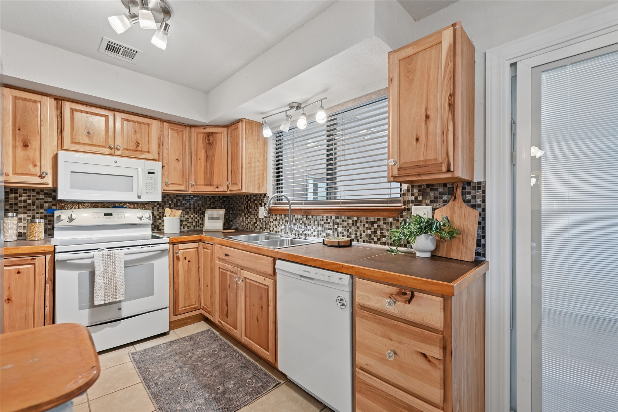 1207 S 111th Eastavenue Tulsa OK 74128