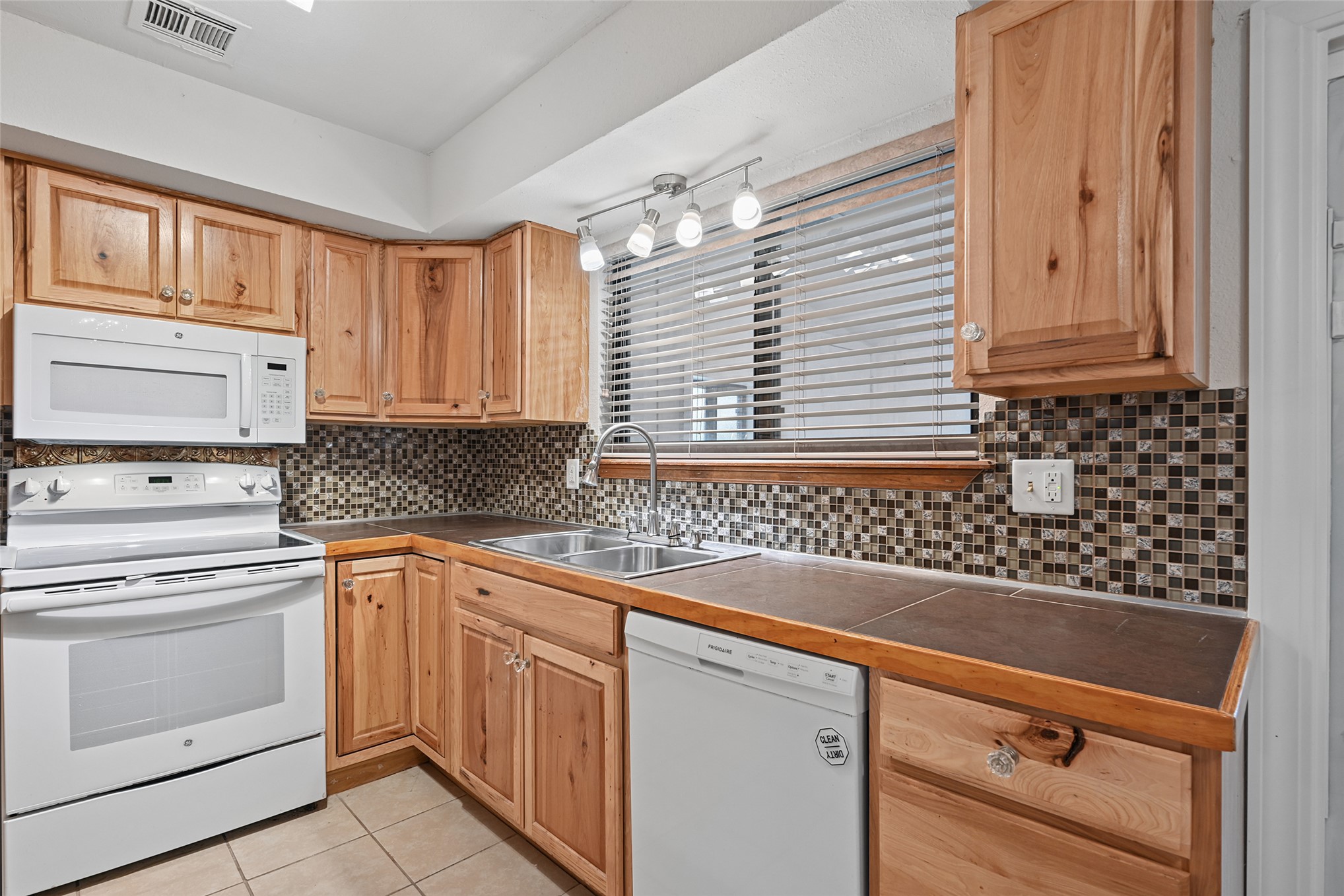 1207 S 111th Eastavenue Tulsa OK 74128
