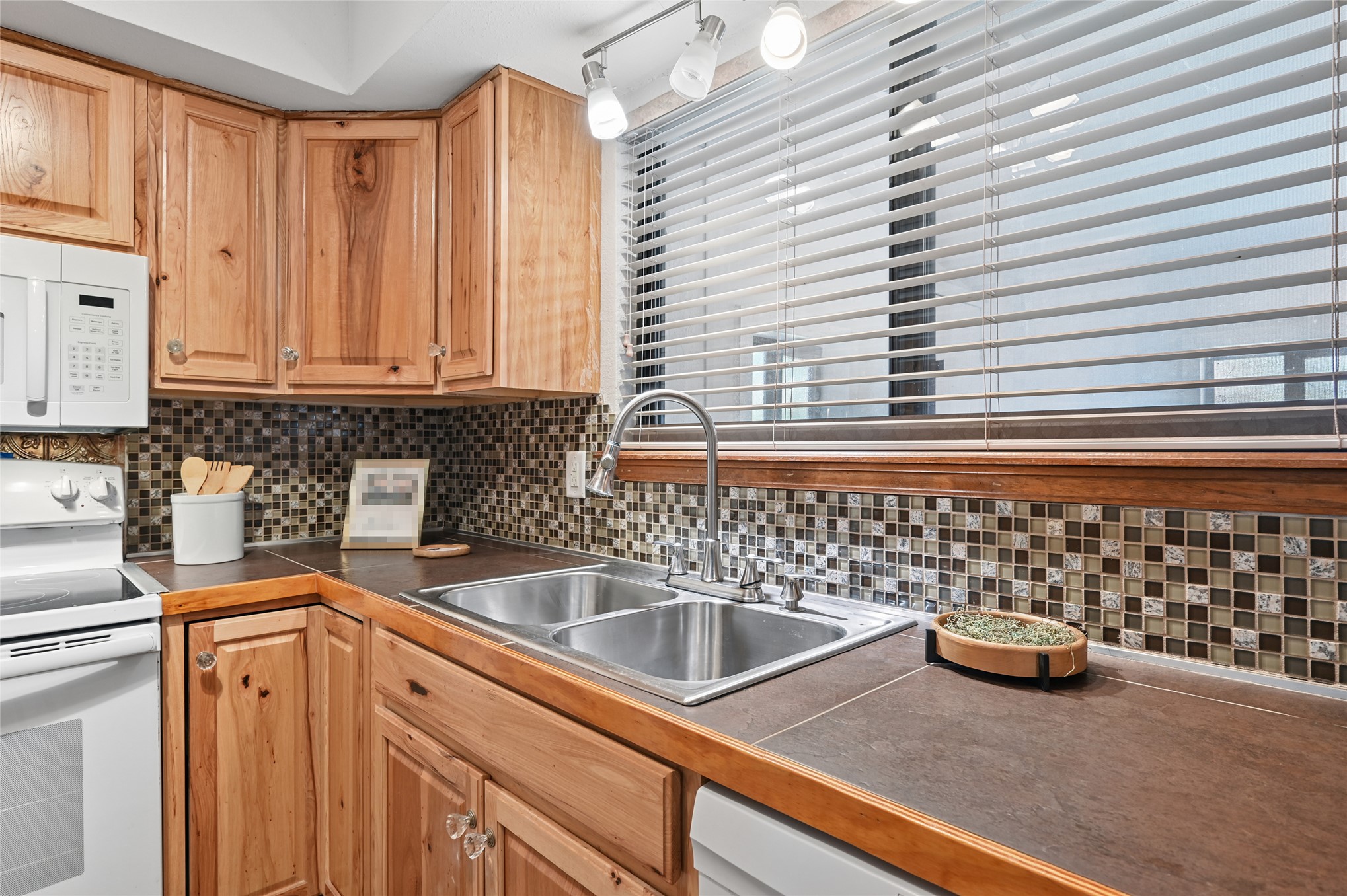 1207 S 111th Eastavenue Tulsa OK 74128
