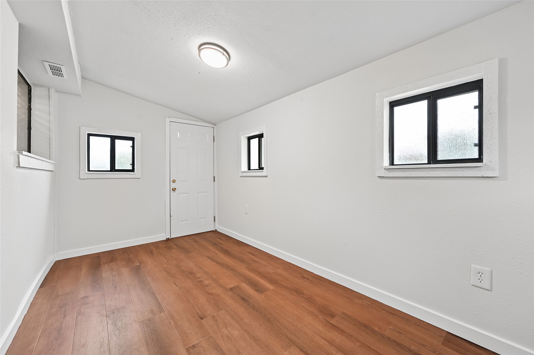 1207 S 111th Eastavenue Tulsa OK 74128