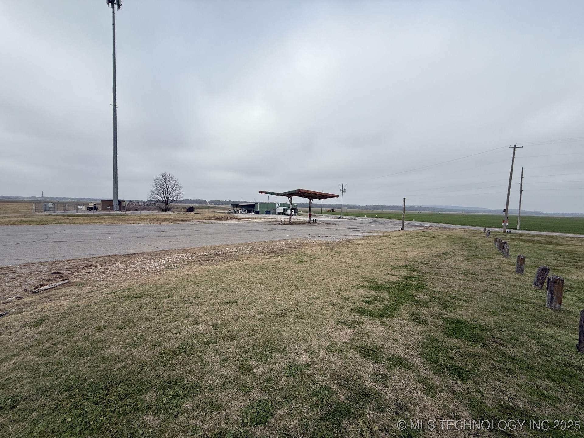 9999 Highway 100 Webbers Falls OK 74470