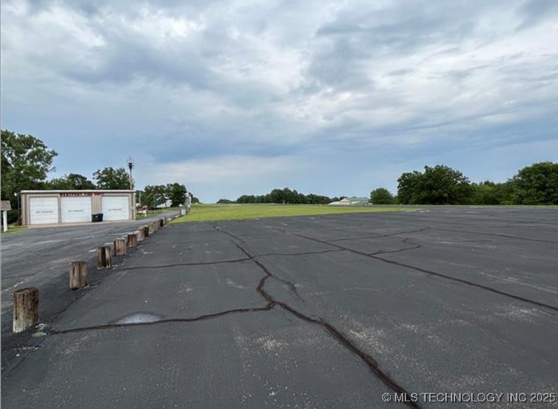 2550 W Hillcrest Drive Cleveland OK 74020